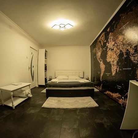 Studio Six Continents Petrozsény Kültér fotó