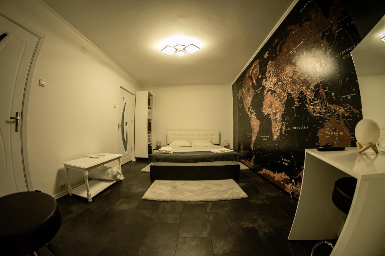 Studio Six Continents Petrozsény Kültér fotó