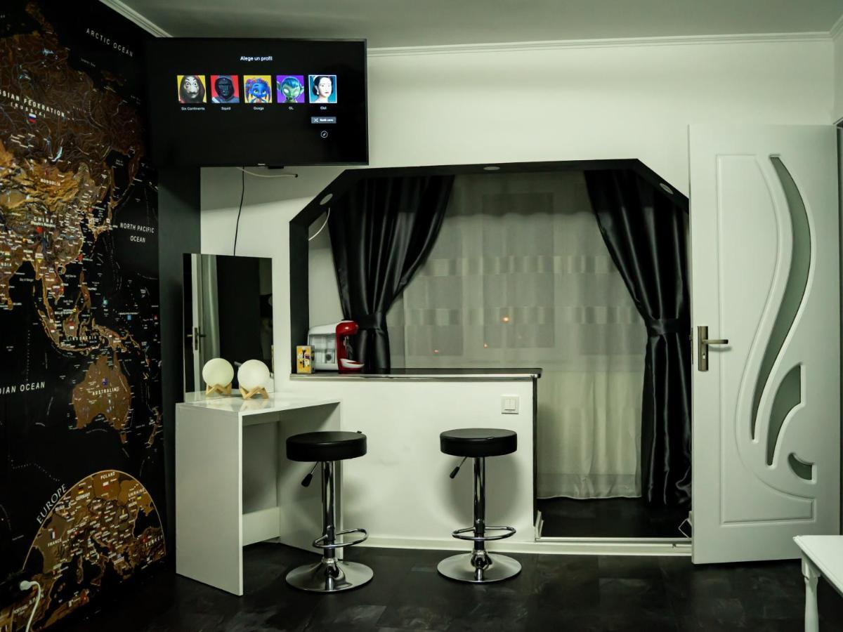 Studio Six Continents Petrozsény Kültér fotó